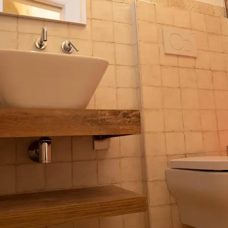 Leavi Oda ve Kahvaltı 4*